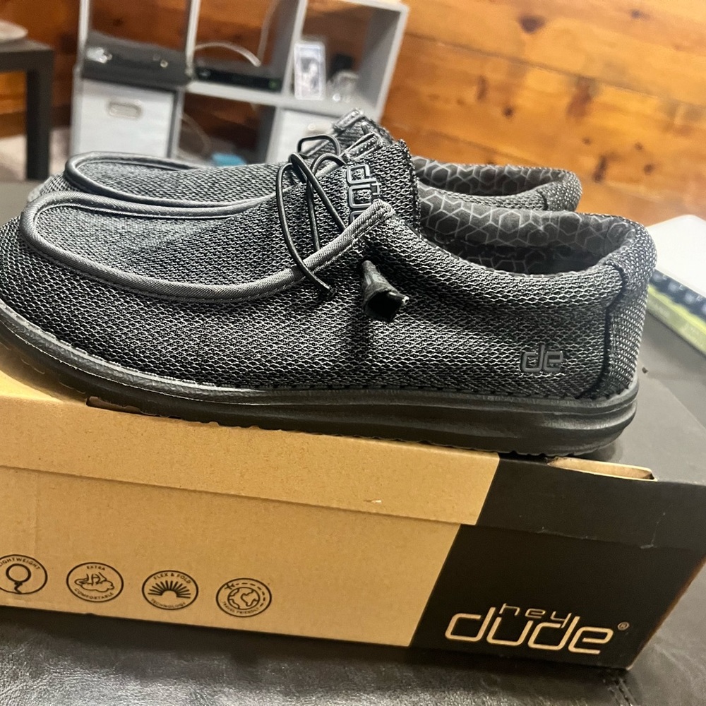 Men’s Hey Dude size 10.  Great condition with box.